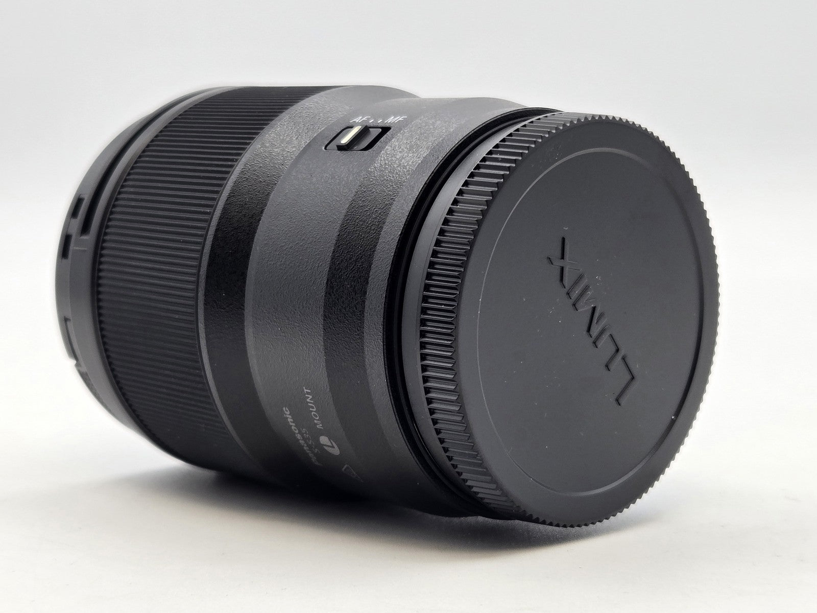 Panasonic Lumix S 35mm f/1.8 - control detail