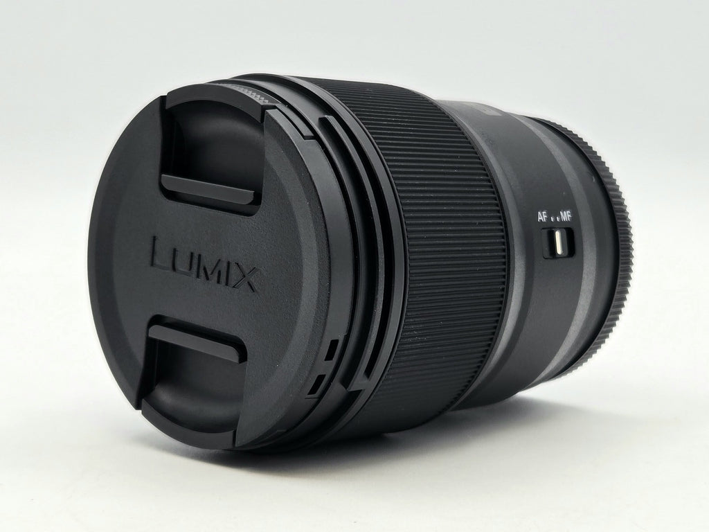 Panasonic Lumix S 35mm f/1.8 - side view
