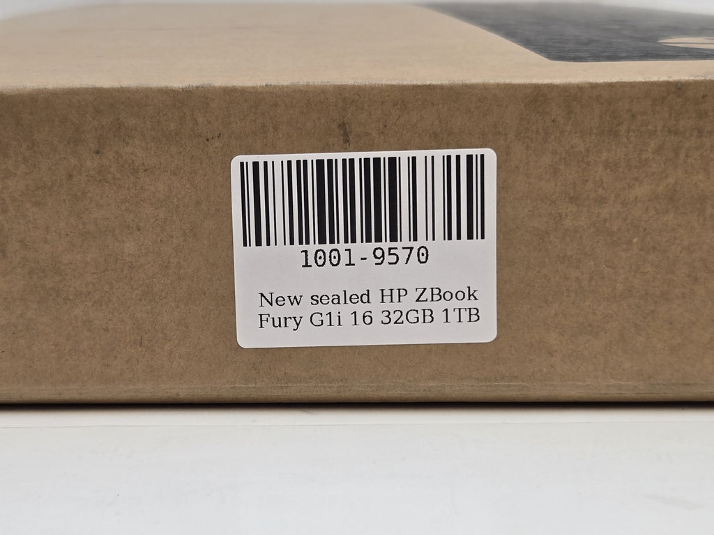 HP ZBook Fury 16 G11 - retail packaging